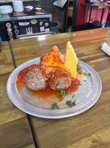 Meatballs in marinara with garlic bread