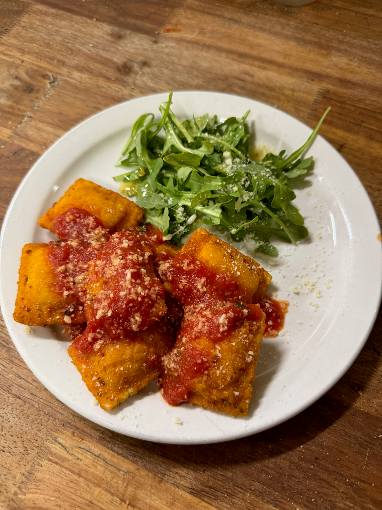 Rigatoni with marinara and arugula